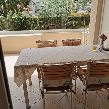 Apartamento Cozy Mit Babybett, Privater Terrasse, Privatparkplatz, Wifi