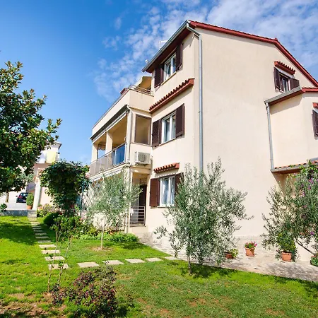 Cozy Mit Babybett, Privater Terrasse, Privatparkplatz, Wifi Rovinj